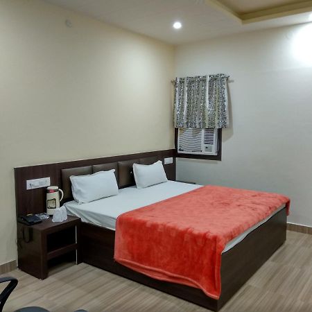 Oyo 60976 Hotel Shree Ji Morena Exteriör bild