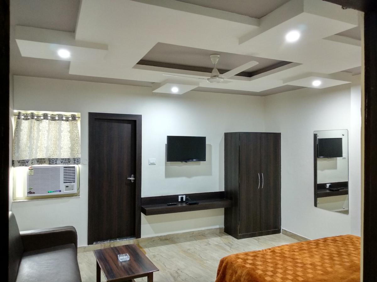 Oyo 60976 Hotel Shree Ji Morena Exteriör bild