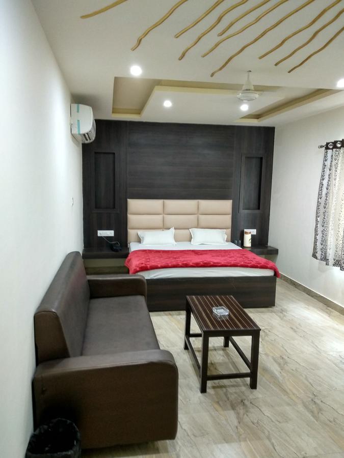 Oyo 60976 Hotel Shree Ji Morena Exteriör bild