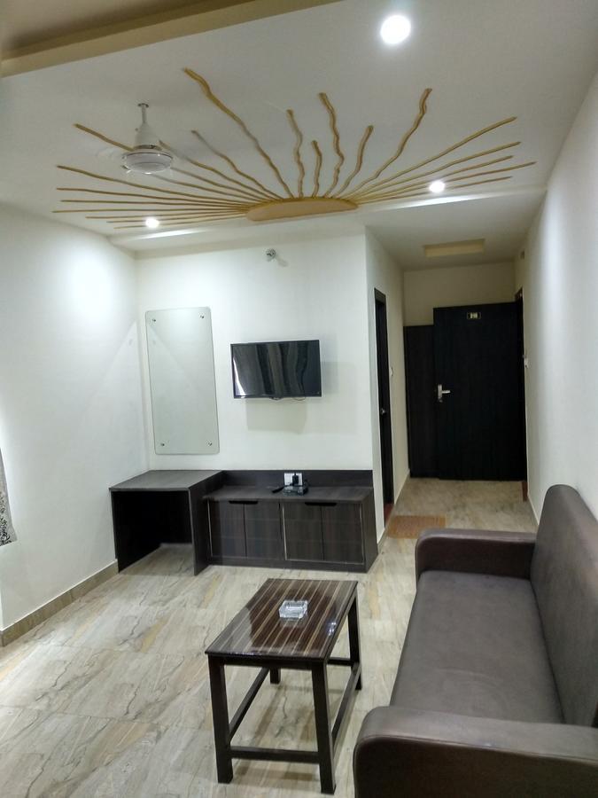 Oyo 60976 Hotel Shree Ji Morena Exteriör bild